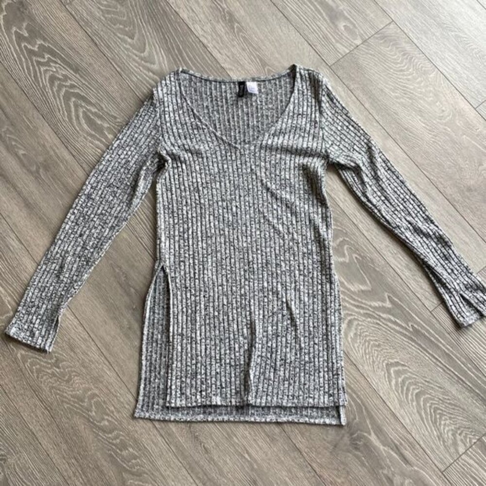 H & M?lightweight?v?neck?sweater